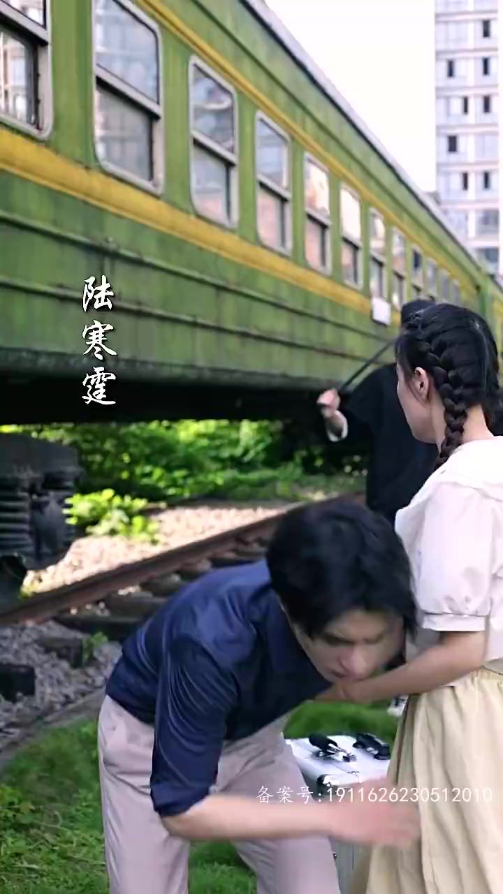 《1981版异国女郎巴黎》主视觉